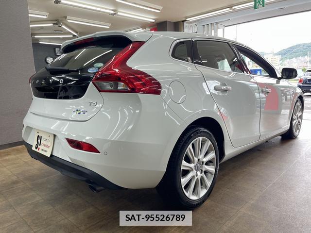Volvo V40 2015-06 7807182-1