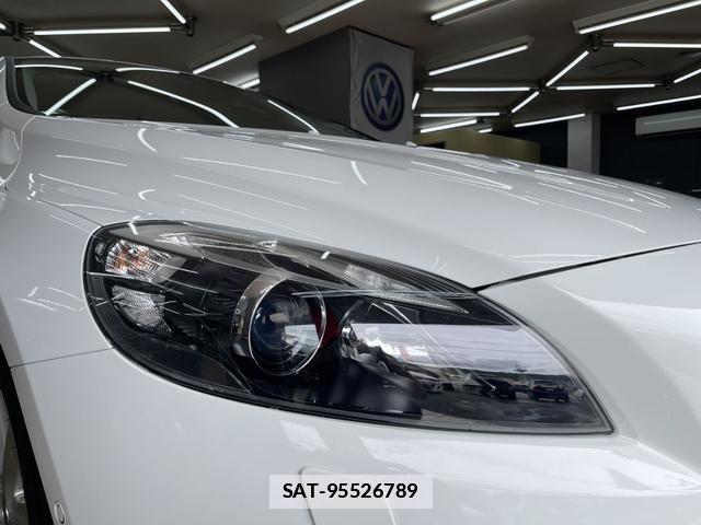 Volvo V40 2015-06 7807182-3