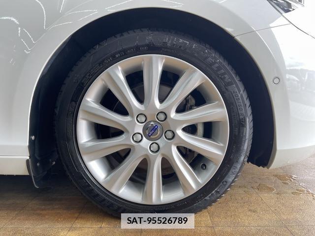 Volvo V40 2015-06 7807182-4
