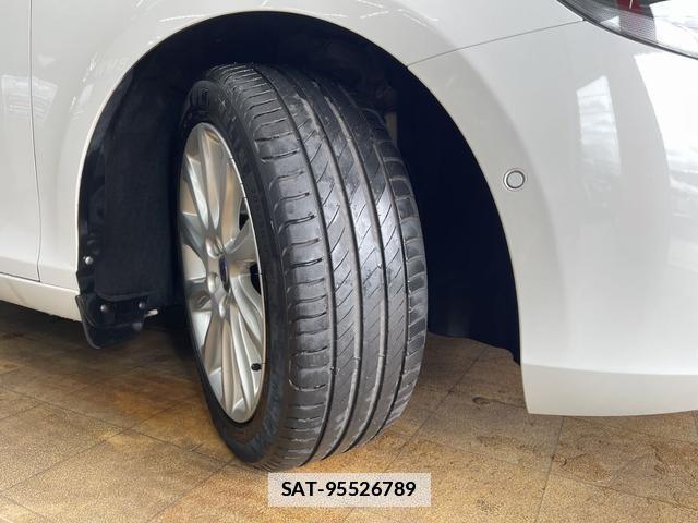 Volvo V40 2015-06 7807182-5
