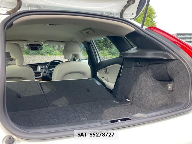 Volvo V40 2018-02 7808324-10