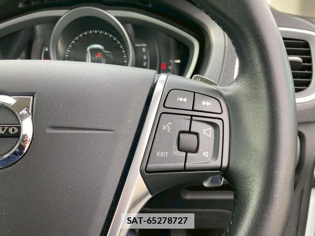 Volvo V40 2018-02 7808324-13