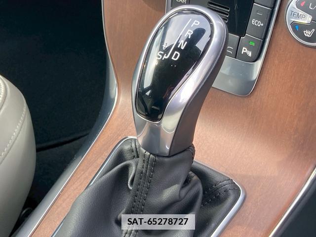 Volvo V40 2018-02 7808324-16