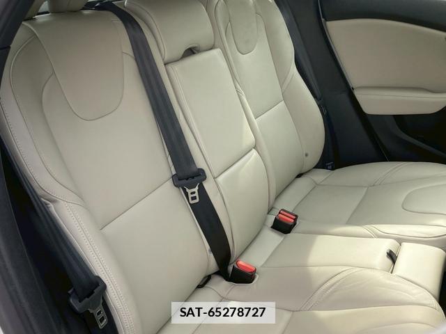 Volvo V40 2018-02 7808324-6