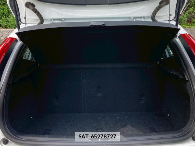 Volvo V40 2018-02 7808324-9