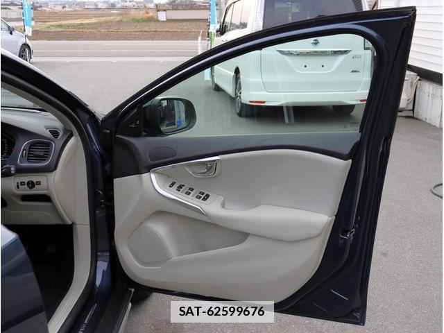 Volvo V40 2017-03 7808672-17
