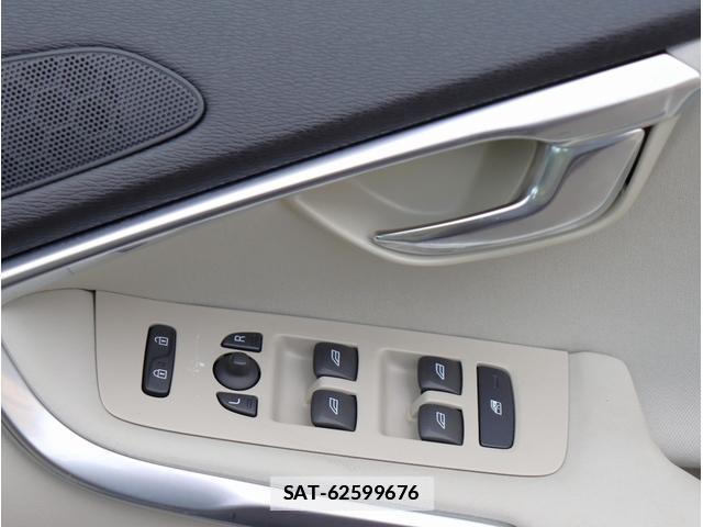 Volvo V40 2017-03 7808672-18