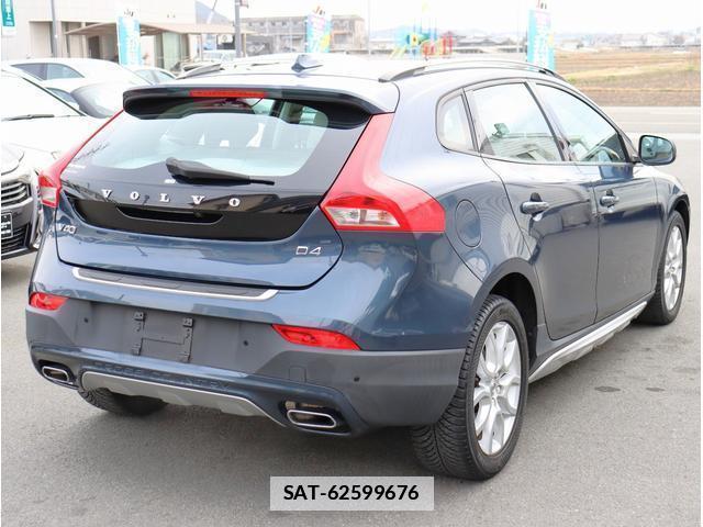 Volvo V40 2017-03 7808672-8