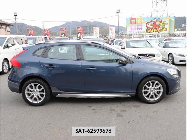 Volvo V40 2017-03 7808672-9