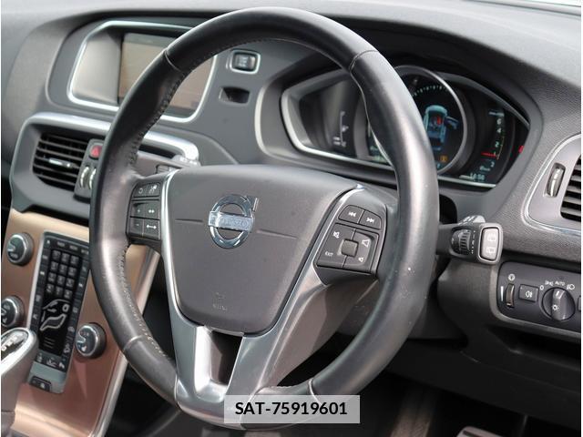 Volvo V40 2015-03 7808678-19