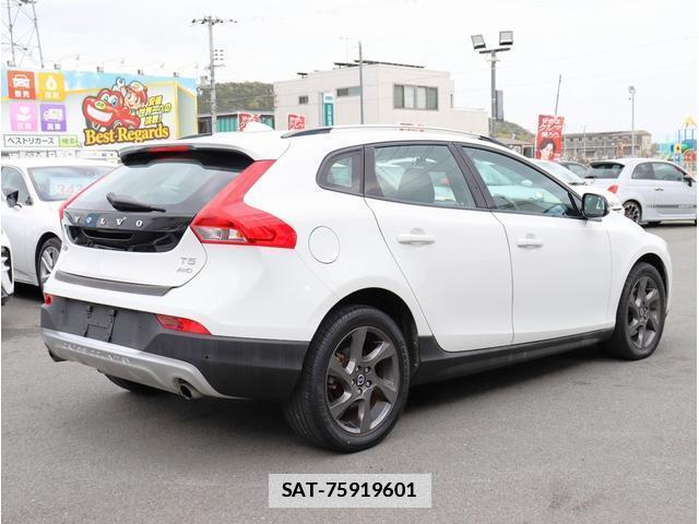 Volvo V40 2015-03 7808678-8