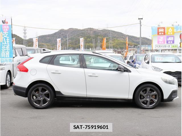 Volvo V40 2015-03 7808678-9