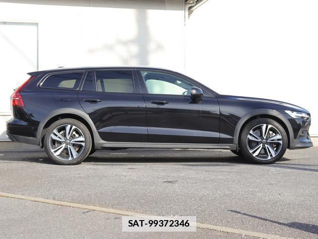 Volvo V60 2022-09 7794480-6