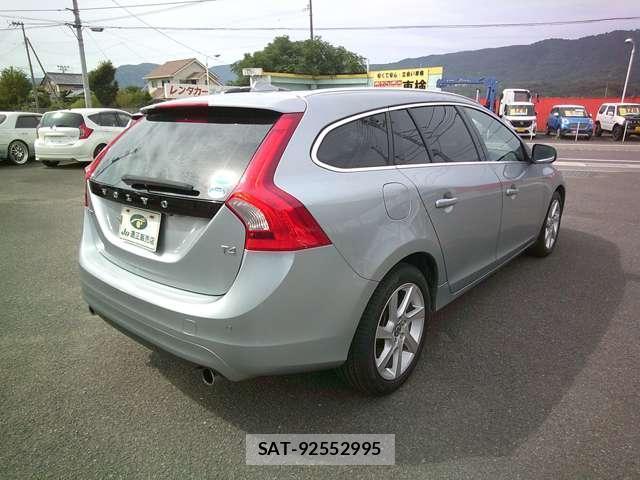 Volvo V60 2014-08 7795604-1