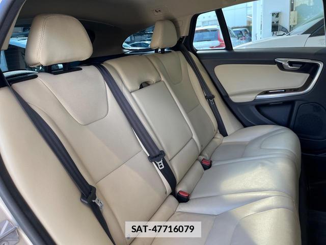 Volvo V60 2018-03 7798764-12