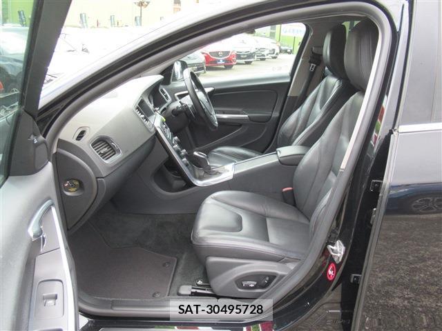 Volvo V60 2014-02 7802670-16