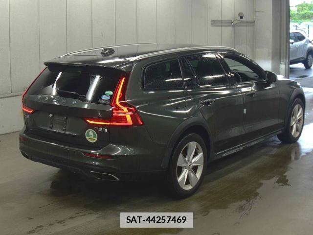 Volvo V60 2019-10 7811030-1