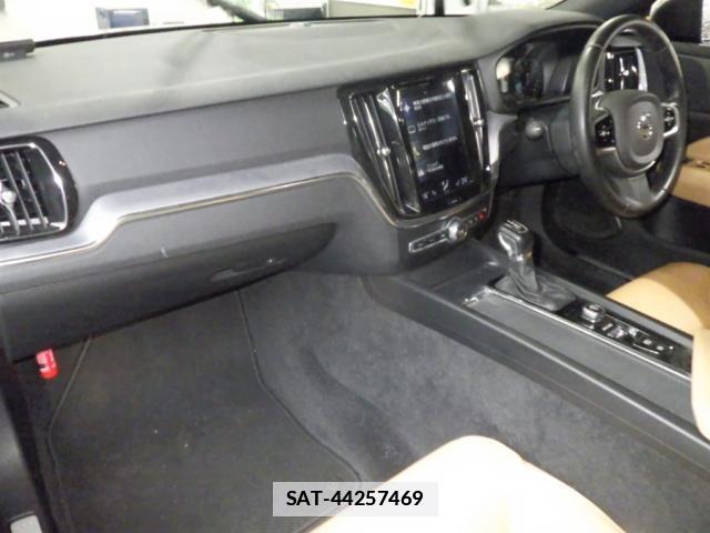 Volvo V60 2019-10 7811030-2