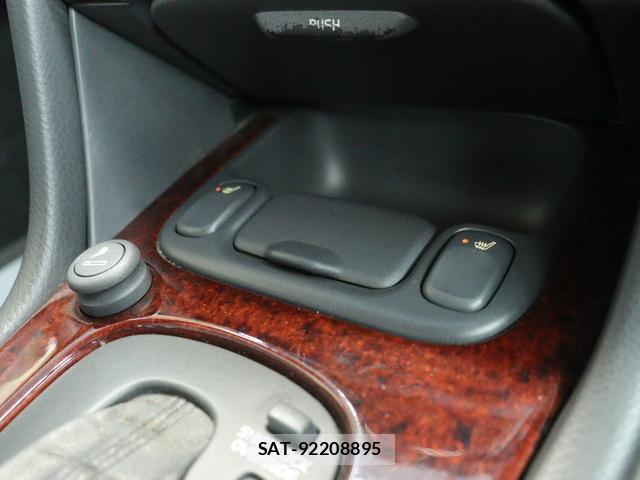 Volvo V70 2000-03 7794481-17