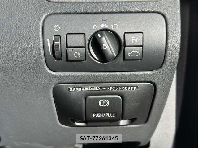 Volvo V70 2011-02 7796968-13