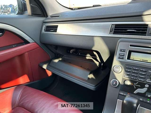 Volvo V70 2011-02 7796968-17
