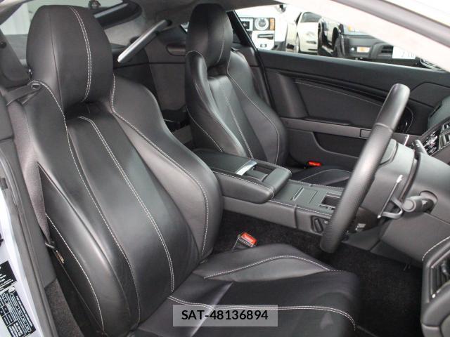 Aston Martin V8 2015 7802531-3