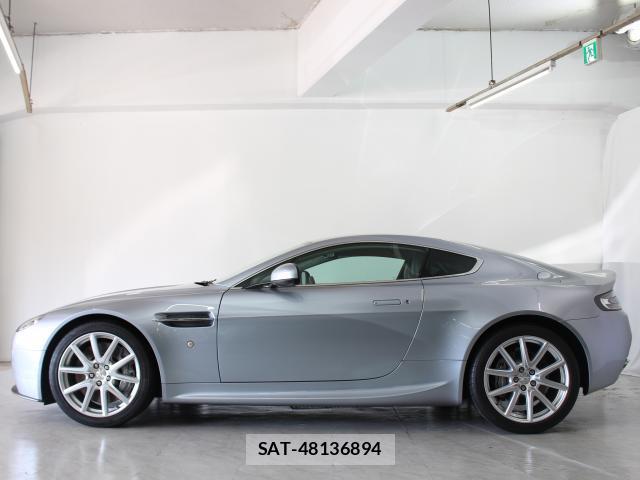 Aston Martin V8 2015 7802531-4