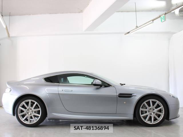 Aston Martin V8 2015 7802531-8