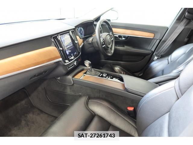 Volvo V90 2018-10 7796205-10