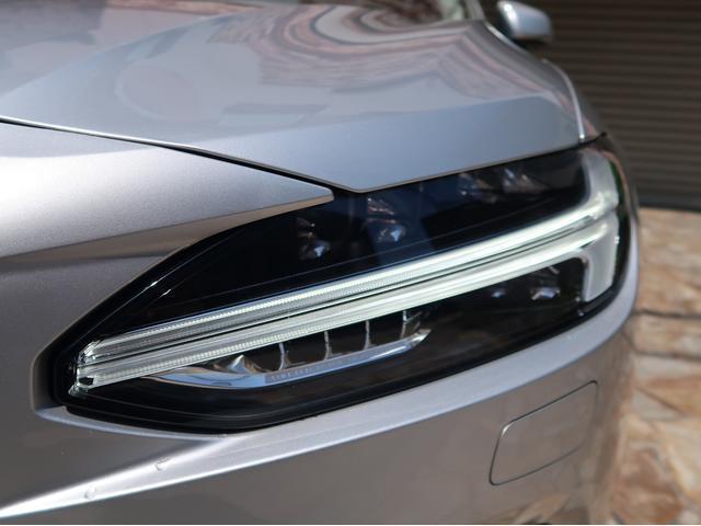 Volvo V90 2017-06 7806546-13