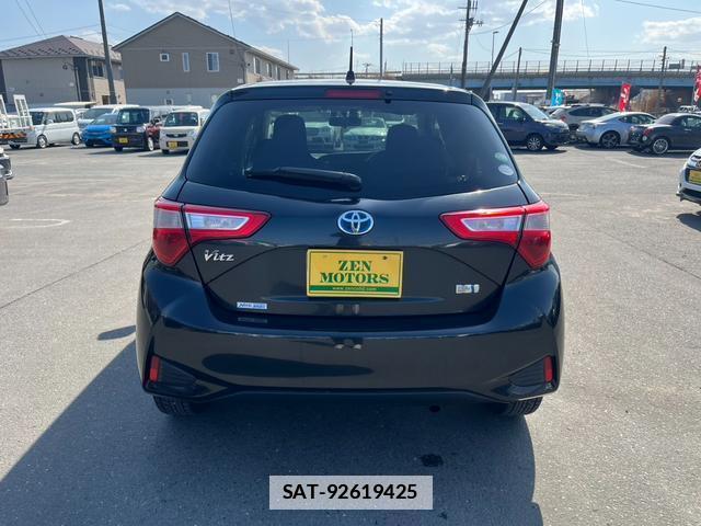 Toyota VITZ 2017-05 7805867-7