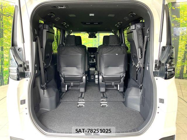 Toyota VOXY 2024-10 7793082-10