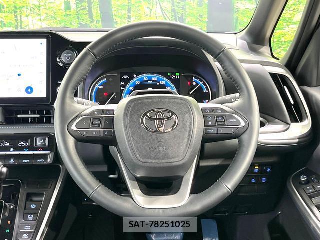 Toyota VOXY 2024-10 7793082-11