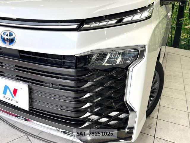 Toyota VOXY 2024-10 7793082-12