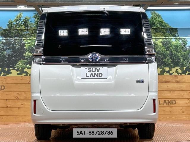 Toyota VOXY 2017-08 7794585-16