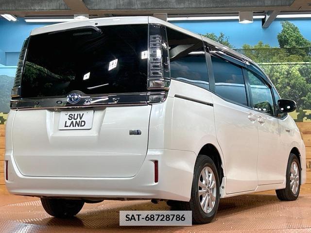 Toyota VOXY 2017-08 7794585-18