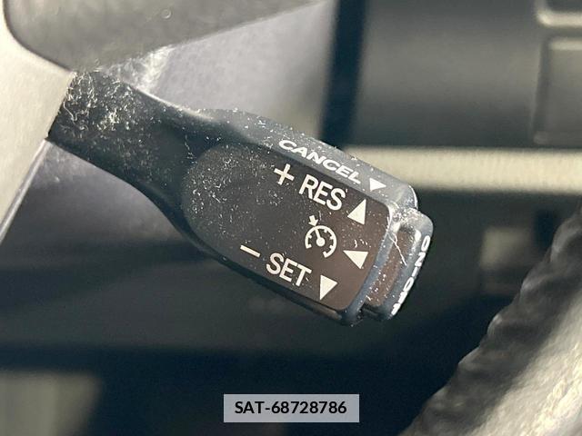 Toyota VOXY 2017-08 7794585-5