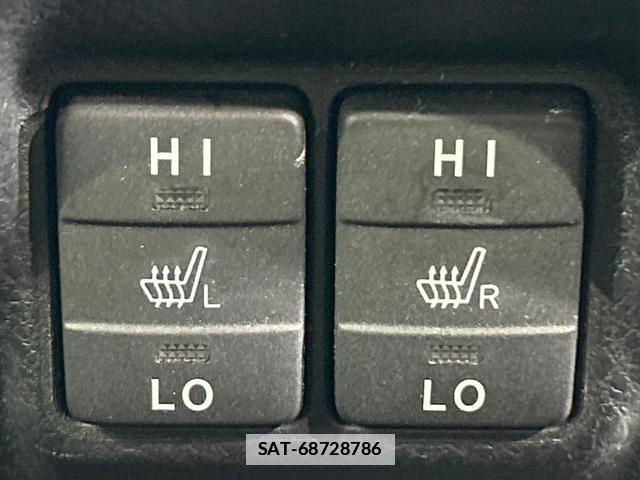 Toyota VOXY 2017-08 7794585-6