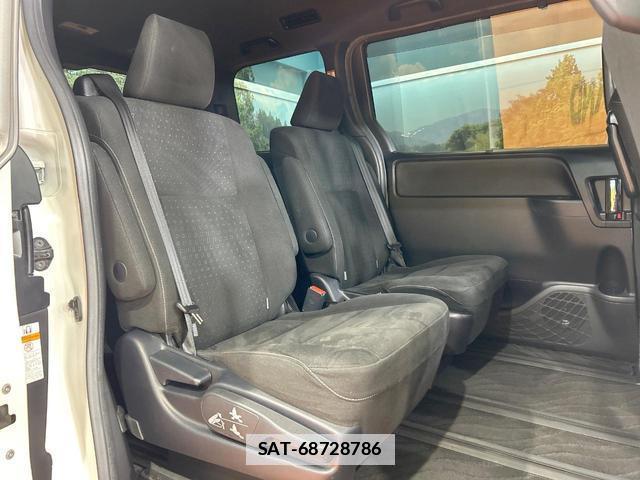 Toyota VOXY 2017-08 7794585-9