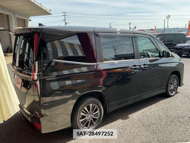 Toyota VOXY 2022-12 7795550-4