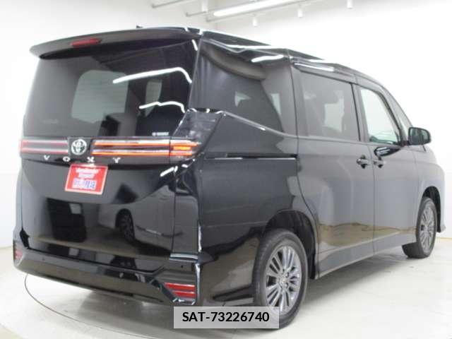 Toyota VOXY 2022-03 7795652-1