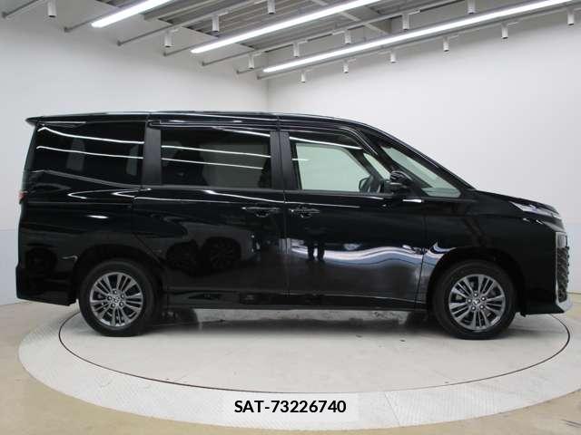 Toyota VOXY 2022-03 7795652-10