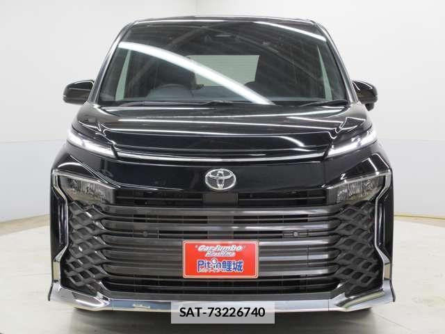 Toyota VOXY 2022-03 7795652-11