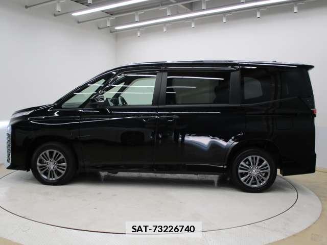 Toyota VOXY 2022-03 7795652-14