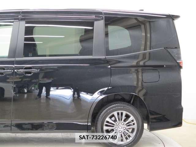 Toyota VOXY 2022-03 7795652-17