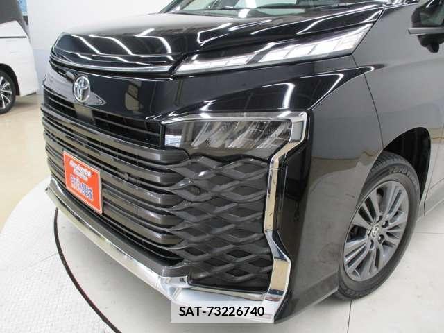 Toyota VOXY 2022-03 7795652-19