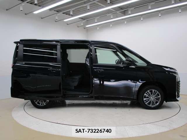 Toyota VOXY 2022-03 7795652-2