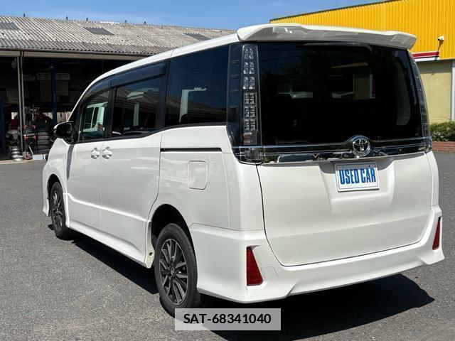 Toyota VOXY 2014-10 7795986-1