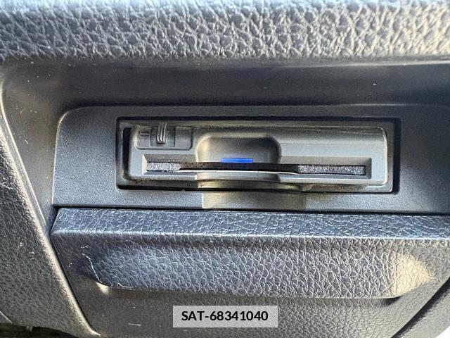 Toyota VOXY 2014-10 7795986-11