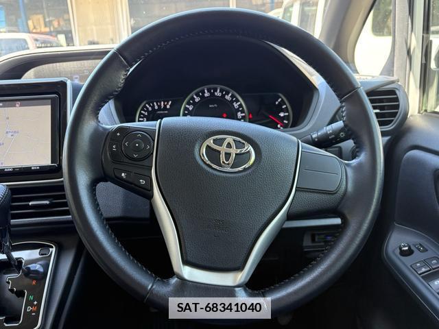 Toyota VOXY 2014-10 7795986-13
